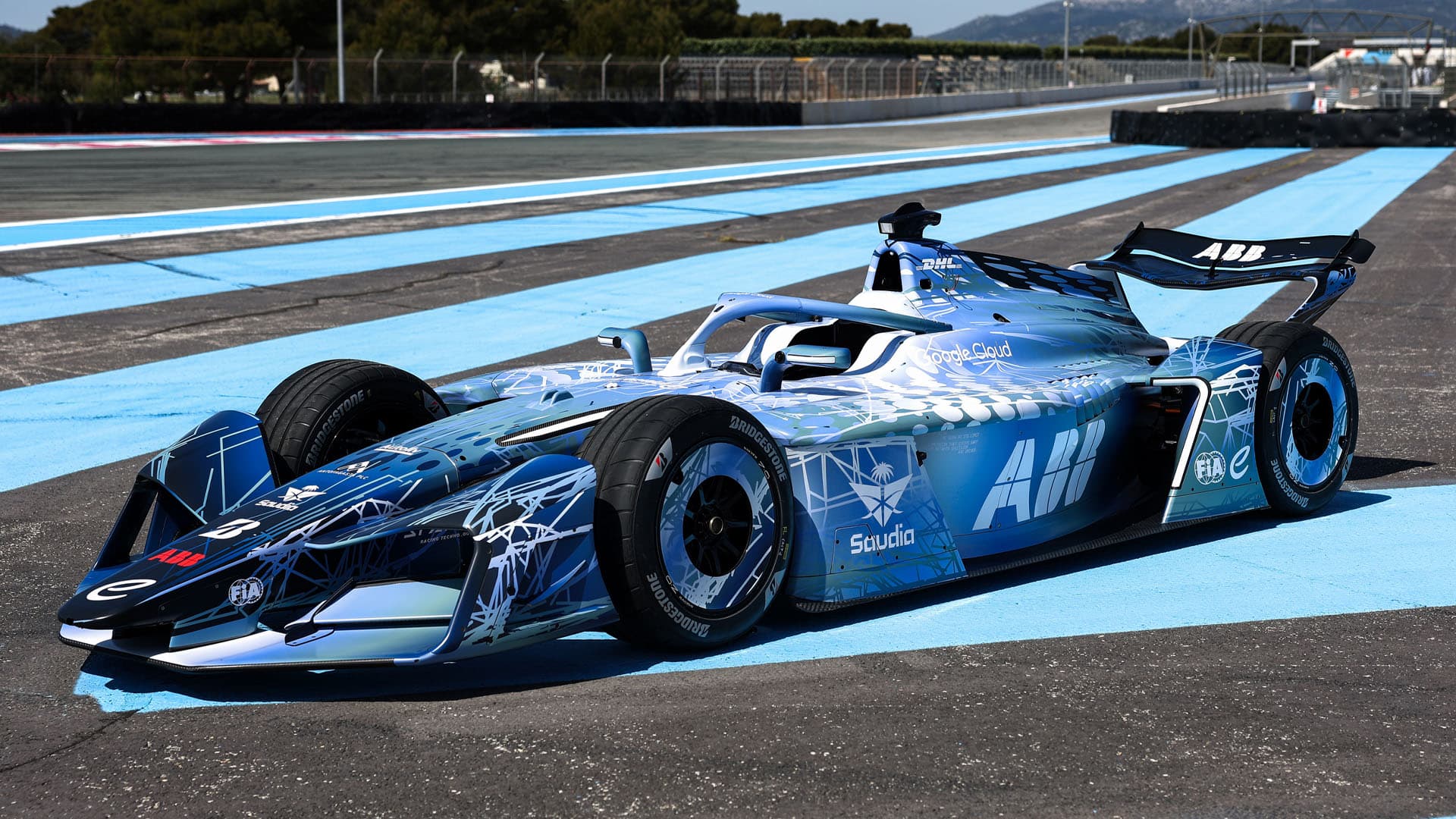 Formula 1 සෙවණැල්ලෙන් මිදී ලෝකයම ජයගන්නට සැරසෙන Formula E